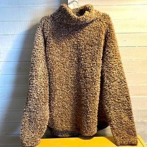 32° size medium Sherpa sweater, great for a cozy evening or football game